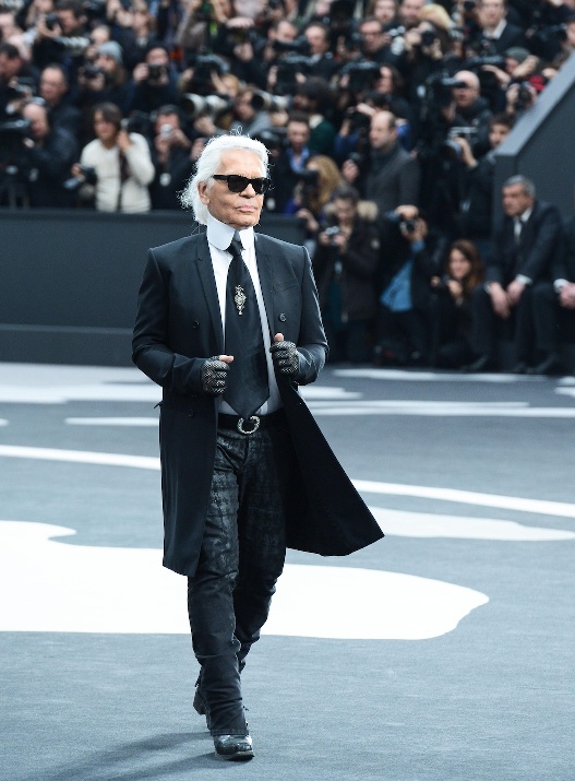 Fashion icon and Chanel designer Karl Lagerfeld dies aged 85